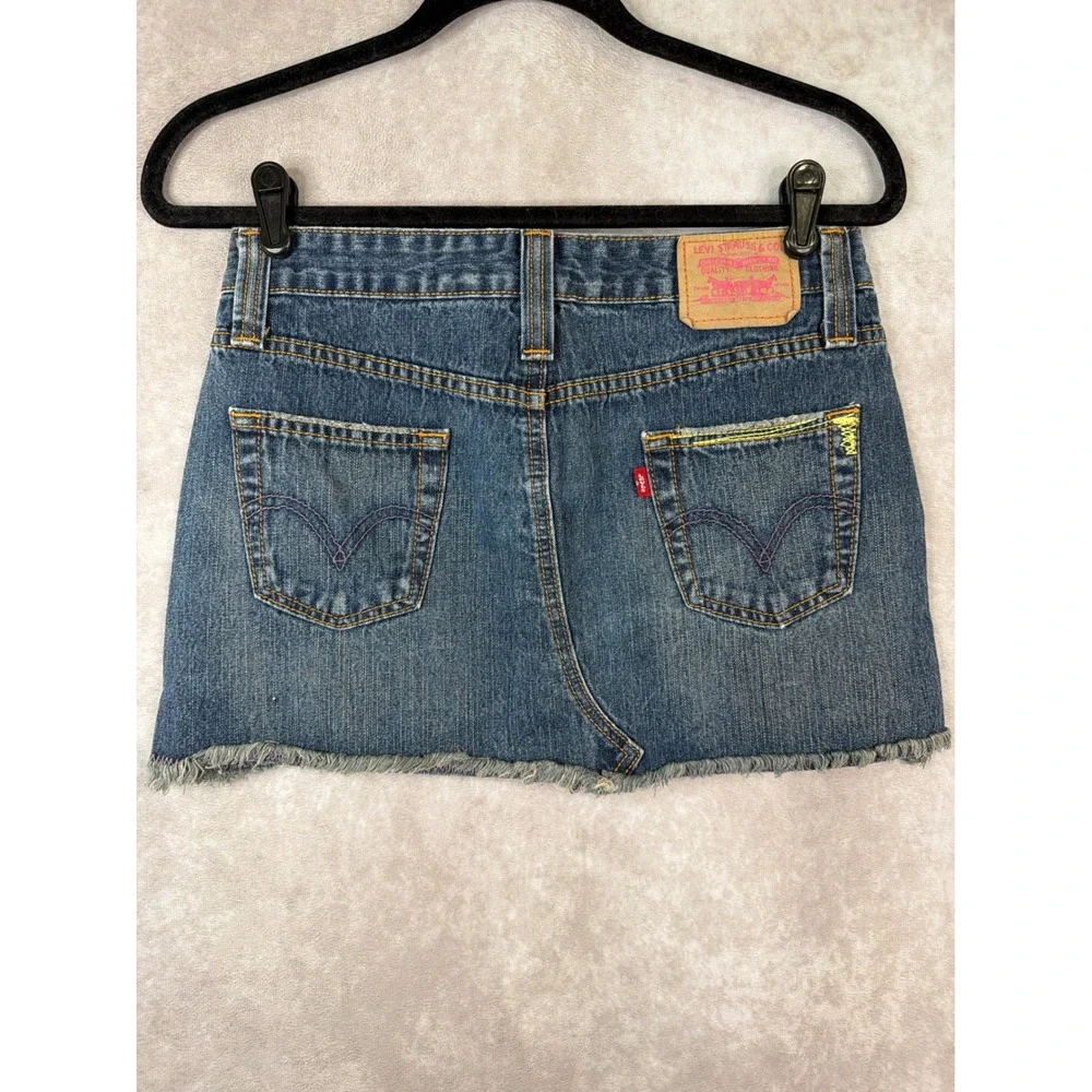 Levis 28 waist